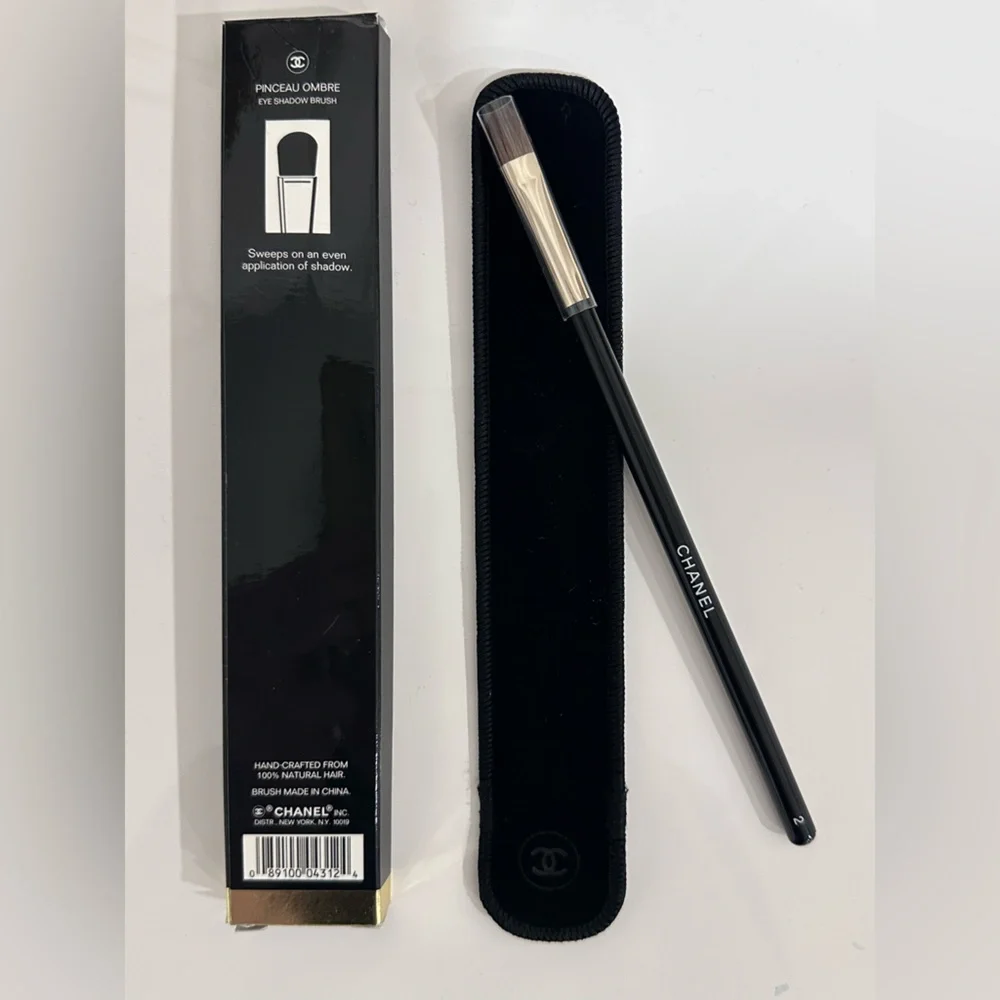 Brand New in Box Chanel Eye Shadow Brush No. 2 - Picture 5 of 5